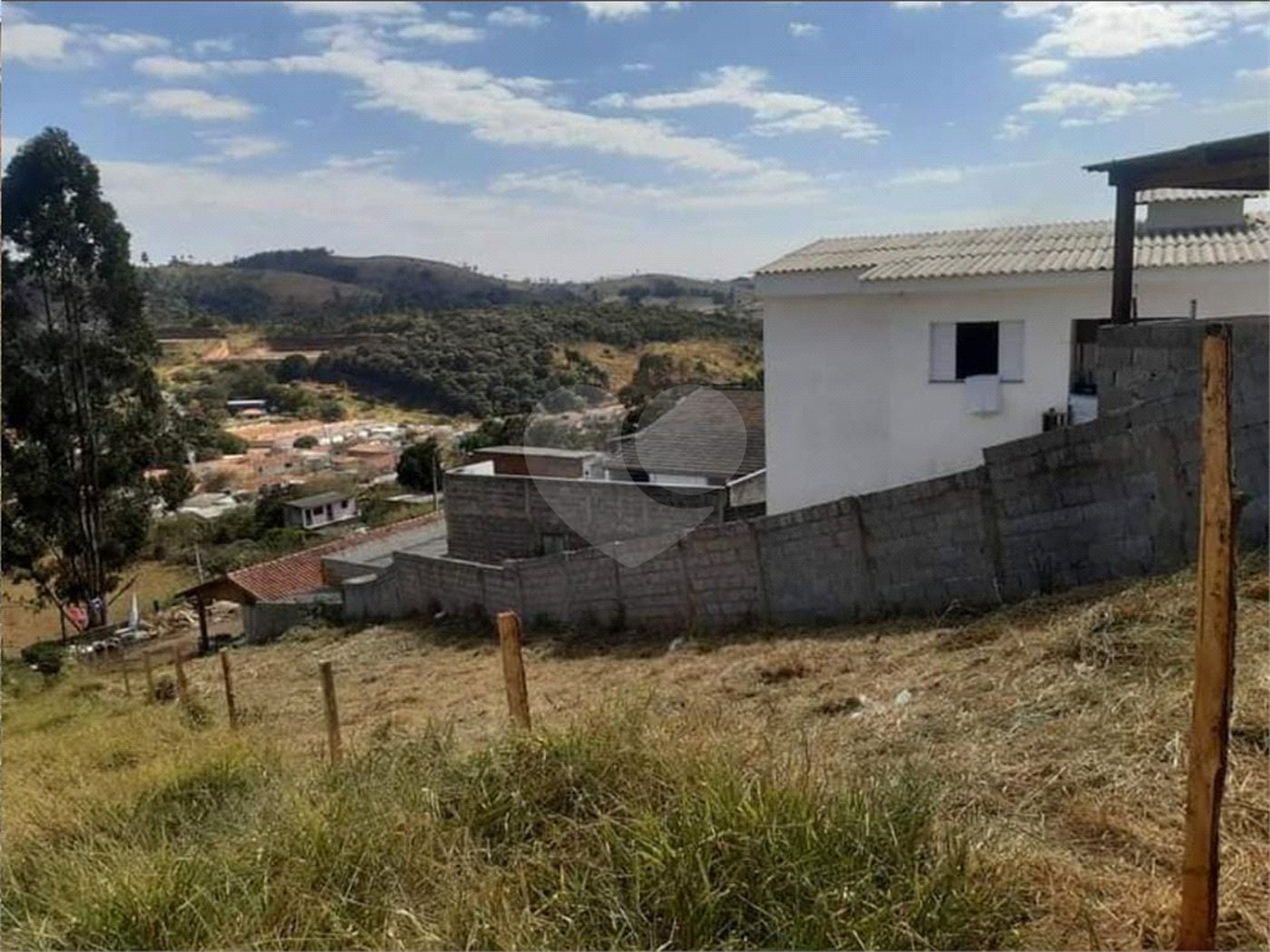 Terreno em Bom Jesus dos Perdões com 290 metros, excelente localização, pronto para construir