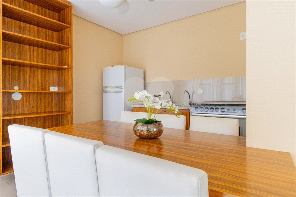 **Apartamento reformado em Higienópolis | 75 m² | 2 dormitórios | 2 banheiros | 1 vaga**