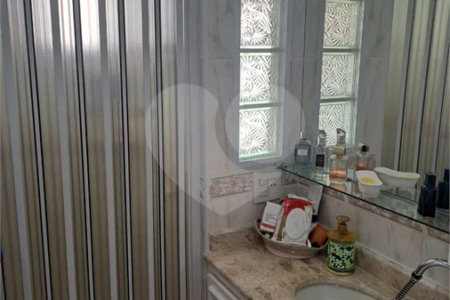 Casa Ampla com 5 Dormitórios, Piscina e Lazer Completo em Terreno de 1.260 m²