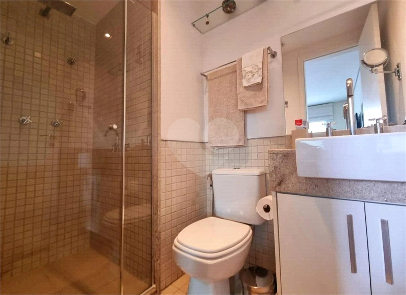 COM RENDA VENDA SO PARA INVESTIDOR Cobertura na Bela Vista com hidro -Com 69m² 1 dormitório 2 vadas Localização ótima perto de tudo Aceita Permuta