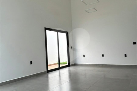 Casa térrea 3 quartos 1 suíte no residencial Terra dos Buritis