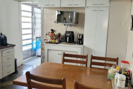 Sobrado à venda 3 quartos, 1 suíte e 2 vagas na Granja Viana