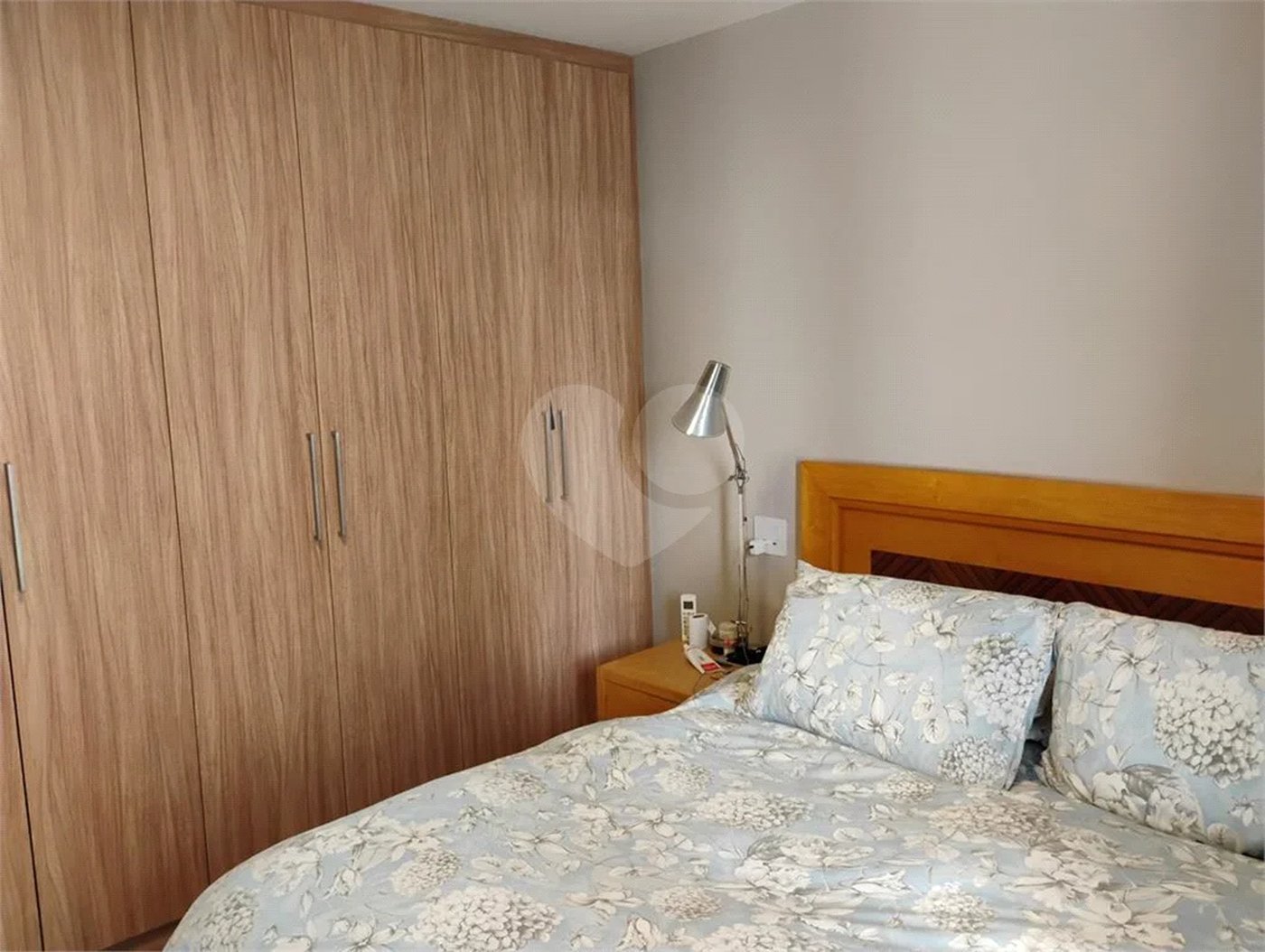 Apartamento reformado , 3 suítes , 3 vagas. Próximo a Avenida Paulista e metrô Brigadeiro . Prédio de construtora renomada. Único !