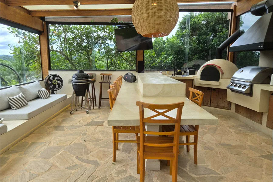 Casa em Condomínio de Alto Padrão no Suíça da Cantareira.