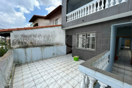Sobrado com 3 dormitórios , sendo 1 suíte à venda no bairro Jardim Marek , Santo André