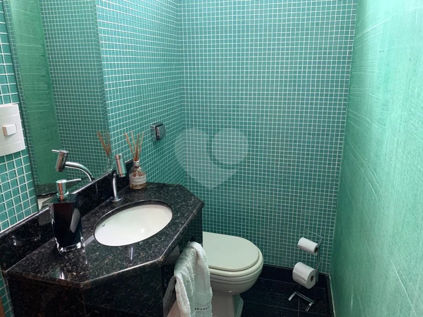 Excelente sobrado com piscina e churrasqueira