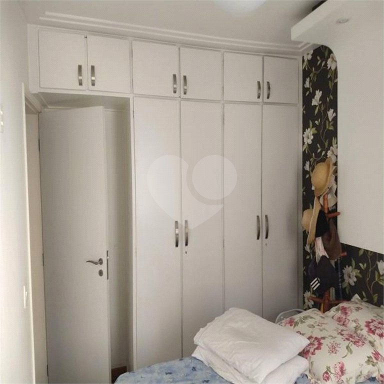 Apartamento na Vila Nova Conceição de 100m2 com 2 dorms, 1 suíte , 3 banheiros, 2 vagas. Estuda permuta.