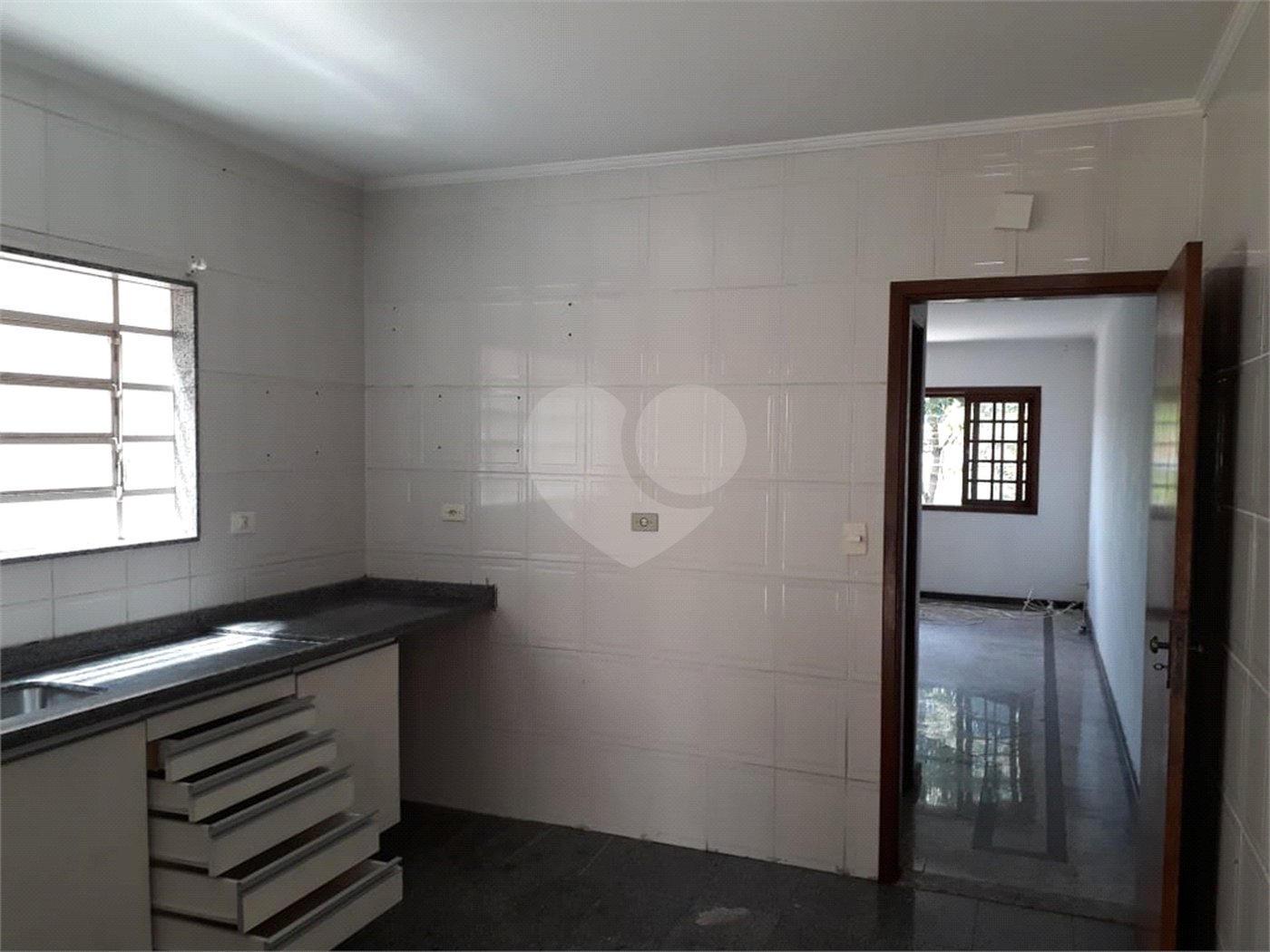 Sobrado com 3 Quartos e 3 banheiros à Venda, 180 m² por R$ 680.000