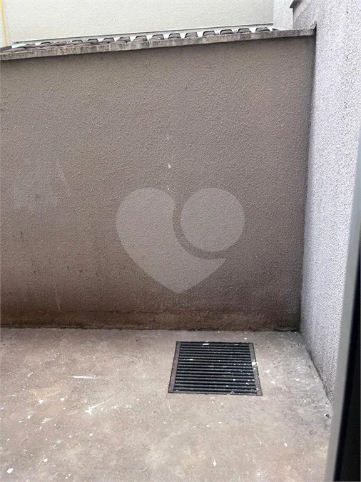 APARTAMENTO NO TÉRREO com Quintal.