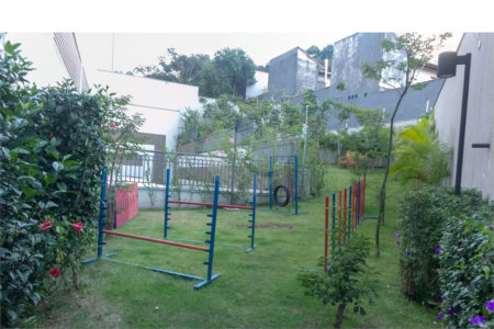 Espaço, conforto e uma localização privilegiada fazem deste apartamento mobiliado no Baeta Neves, em São Bernardo do Campo, uma excelente opção para seu novo lar. Com 118 m², três dormitórios e quatro banheiros, o imóvel oferece ambientes amplos para acomodar a família e receber amigos com comodidad
