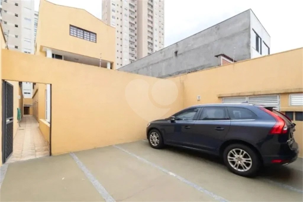 Casa com 3 dormitórios sendo 3 suítes com 03 vagas de garagem.