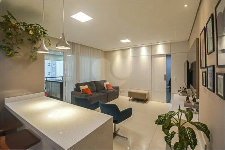 Espaço, conforto e uma localização privilegiada fazem deste apartamento mobiliado no Baeta Neves, em São Bernardo do Campo, uma excelente opção para seu novo lar. Com 118 m², três dormitórios e quatro banheiros, o imóvel oferece ambientes amplos para acomodar a família e receber amigos com comodidad