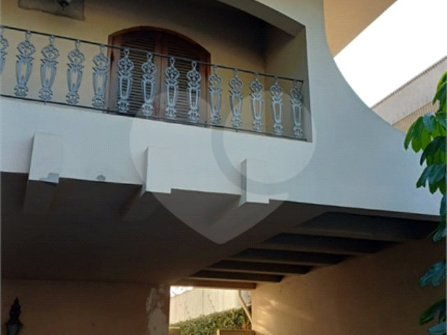 Sobrado à venda ou para alugar com 5 quartos, sendo 1 suíte,  em Alto de Pinheiros, São Paulo, SP