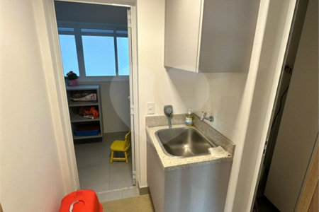 Apartamento à venda no bairro Vila Regente Feijó com 165 m² de área útil construída, com 3 dormitórios, sendo 3 suítes,Mobiliado com 3 Suítes 3 Vagas no Araribá Home Resort