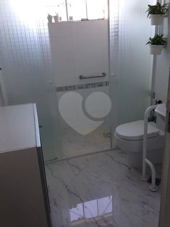 Apartamento à venda na Santa Cecília.