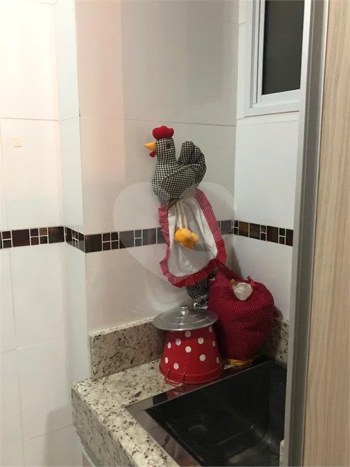 Apartamento em Bragança Paulista com 1 suíte, cozinha americana, varanda, 1 vaga garagem, área lazer com piscina e salão de festas