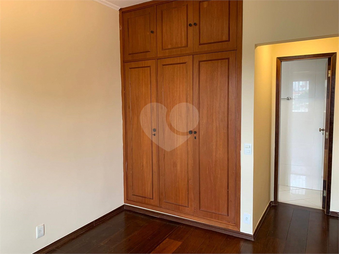 Apartamento à venda com 2 quartos, sendo 1 suíte,  em Jardim Aeroporto, São Paulo, SP