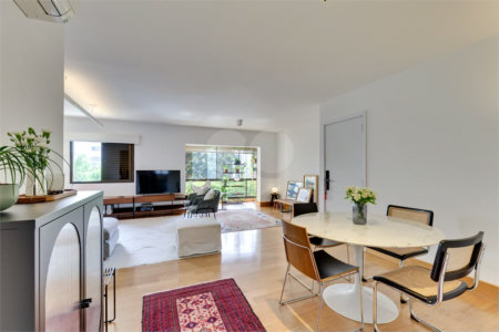 Apartamento à venda com 2 quartos, sendo 1 suíte,  em Campo Belo, São Paulo, SP