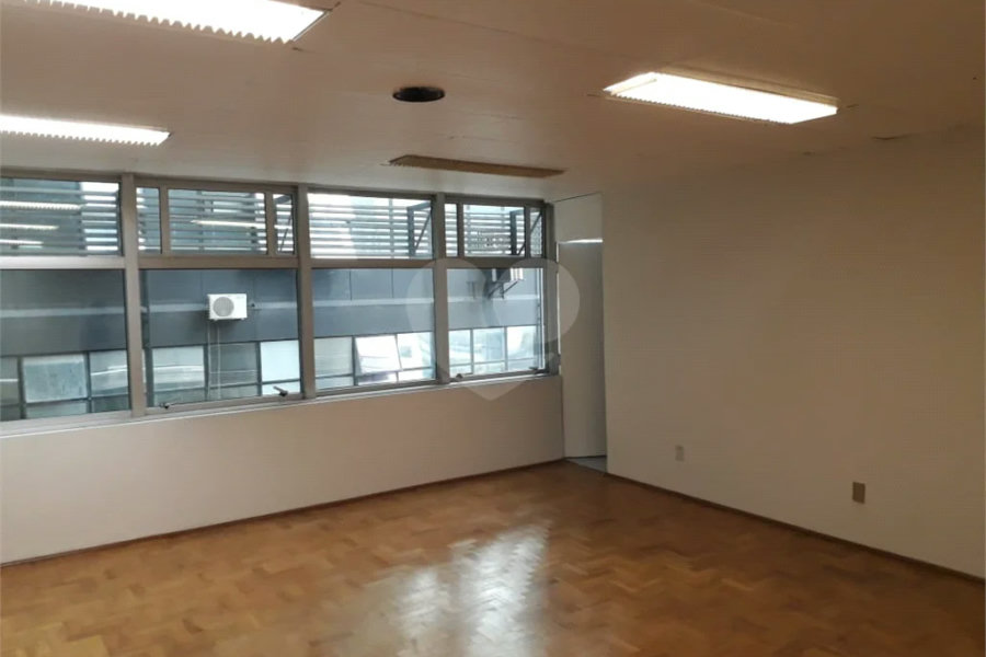Conjunto Comercial na Av. Paulista, Anexo ao Metrô Brigadeiros