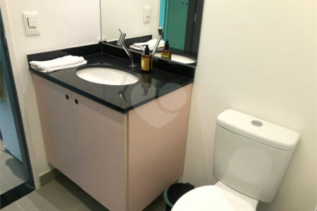 Vendo apartamento todo reformado em prédio novo por arquiteta internacional, porteira fechada e rend