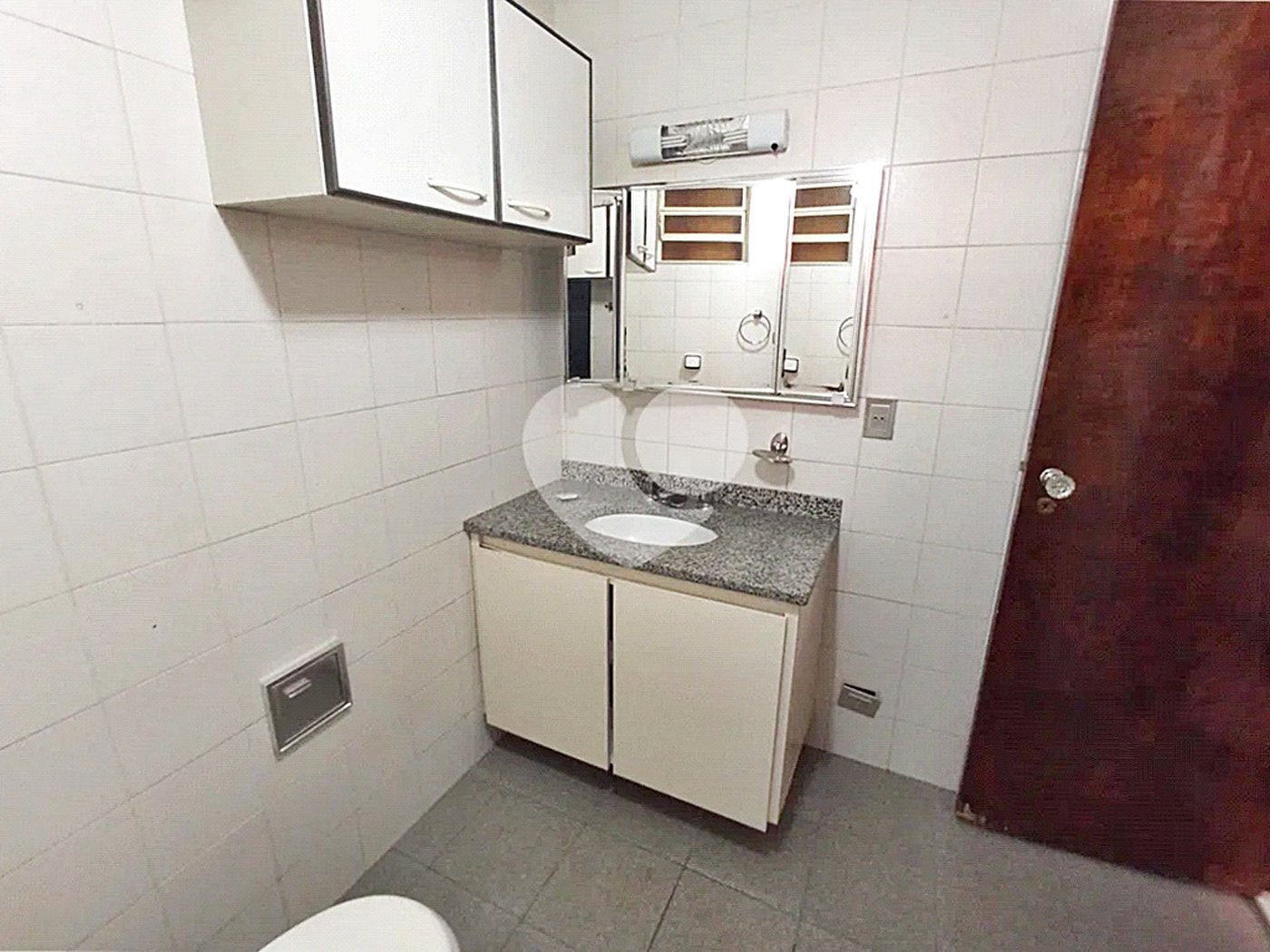 Casa Santa Teresinha | 4 Suítes | 280m² | 3 Vagas | Excelente Localização