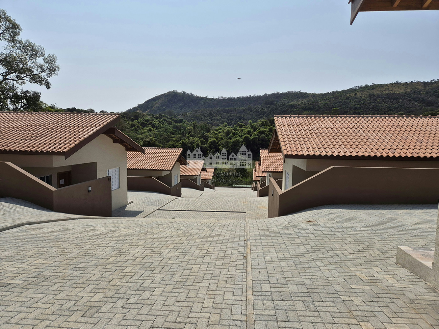 Casa à venda ou para alugar com 2 suítes no condomínio Serra Verde, Atibaia - SP