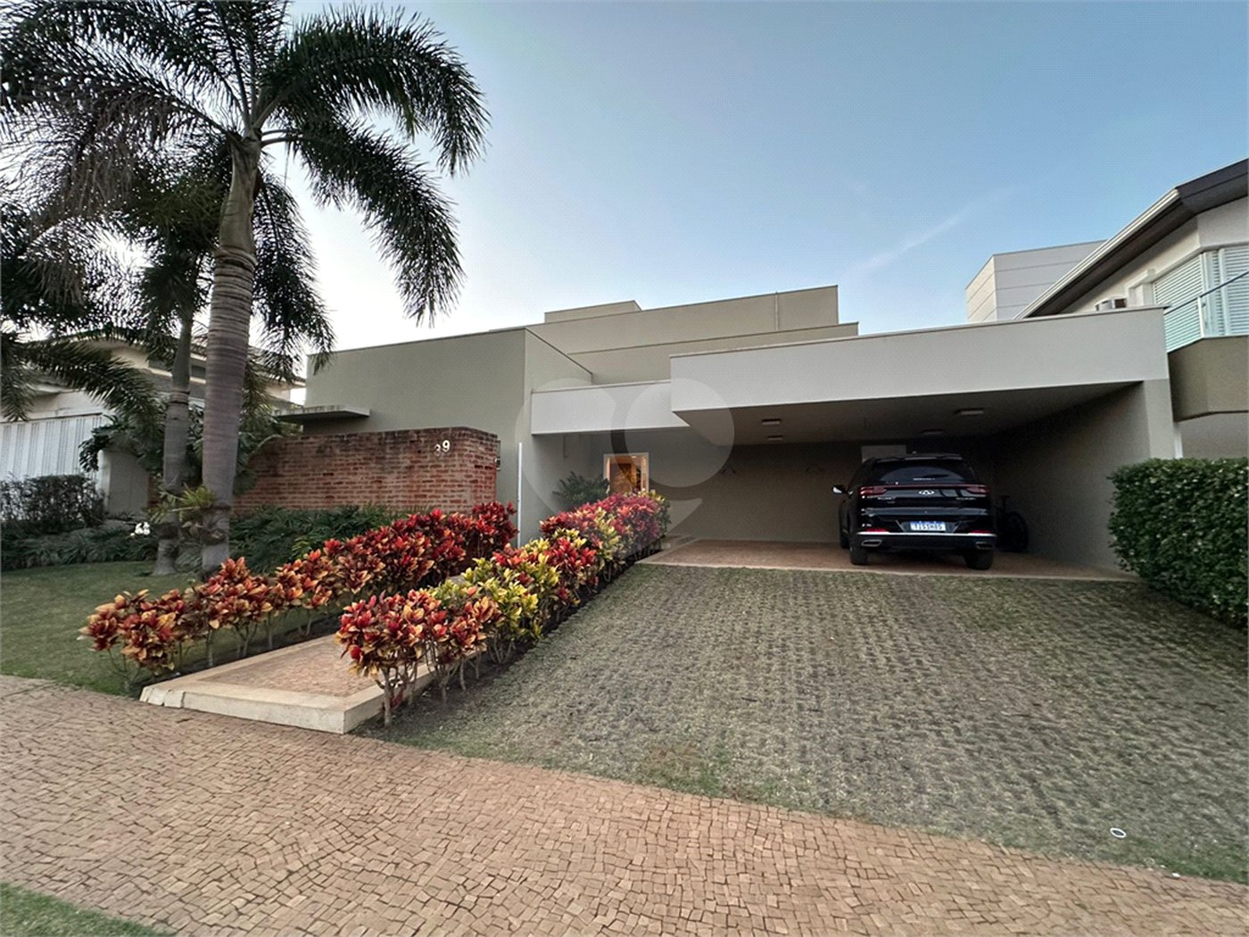Casa a venda no condomínio Damha II