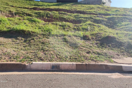 Terreno em condomínio fechado com 1.086 metros, pronto para construir, ampla área de lazer, aceita financiamento