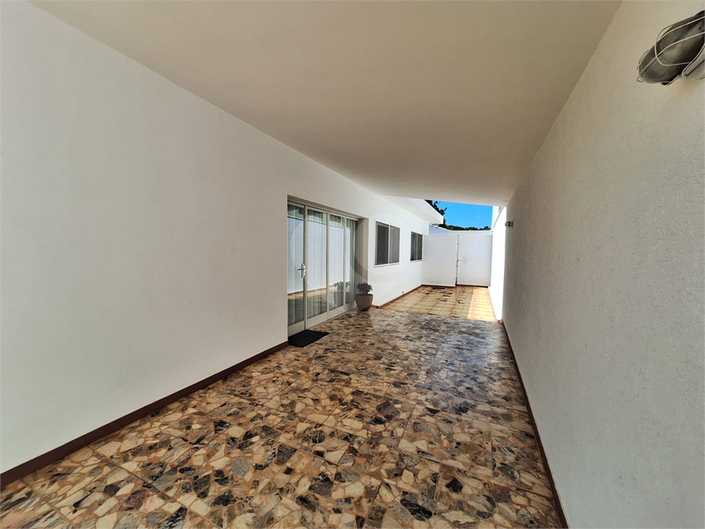 Casa à venda com 2 dormitórios á venda.