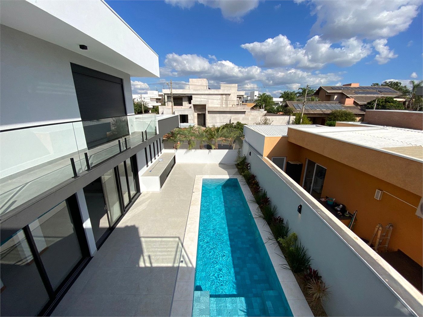 Casa à Venda no Condomínio Damha II