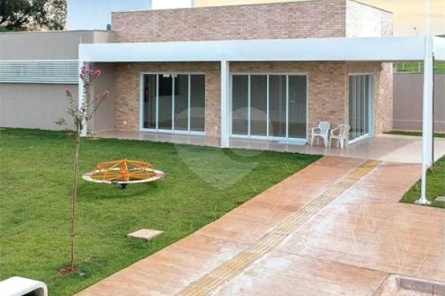 Terreno a venda com 300 metros quadrados no Condomínio Soleil