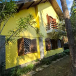 Casa com Piscina, Sauna e Edícula em Rua Arborizada no Tremembé