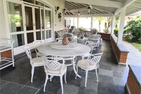 Casa à venda com 5 quartos, sendo 3 suítes,  no condomínio Village Sans Souci, Valinhos - SP