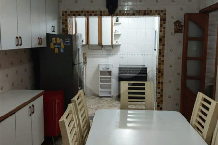 Sobrado à venda com 212 m², 2 quartos (suítes), 3 banheiros e 2 vagas de garagem, em São Caetano do Sul