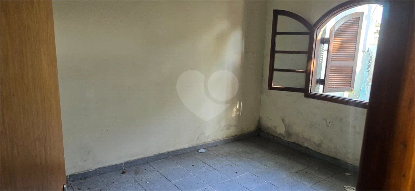 Casa antiga a venda