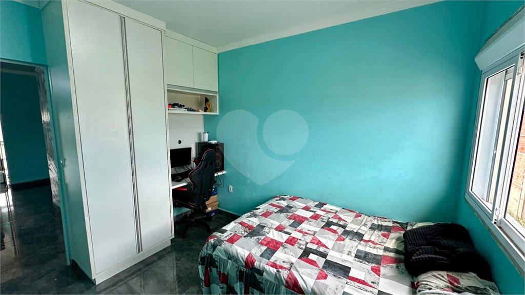 Sobrado a venda com 3 dormitorios sendo 1 suite com closet e varanda no bairro Arcoville