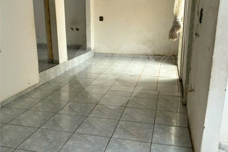 Casa Ampla e Versátil na Vila Marcelino — Excelente Espaço e Pronta para Ocupação Imediata!