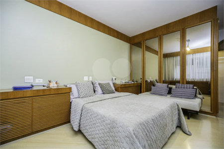 Apartamento á venda em Higienópolis com 212m² 3 dormitórios 1 suíte 2 vagas