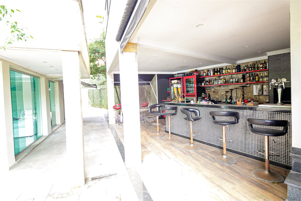 Casa com 4 quartos e ótimo espaço em local nobre no Alto da Boa Vista