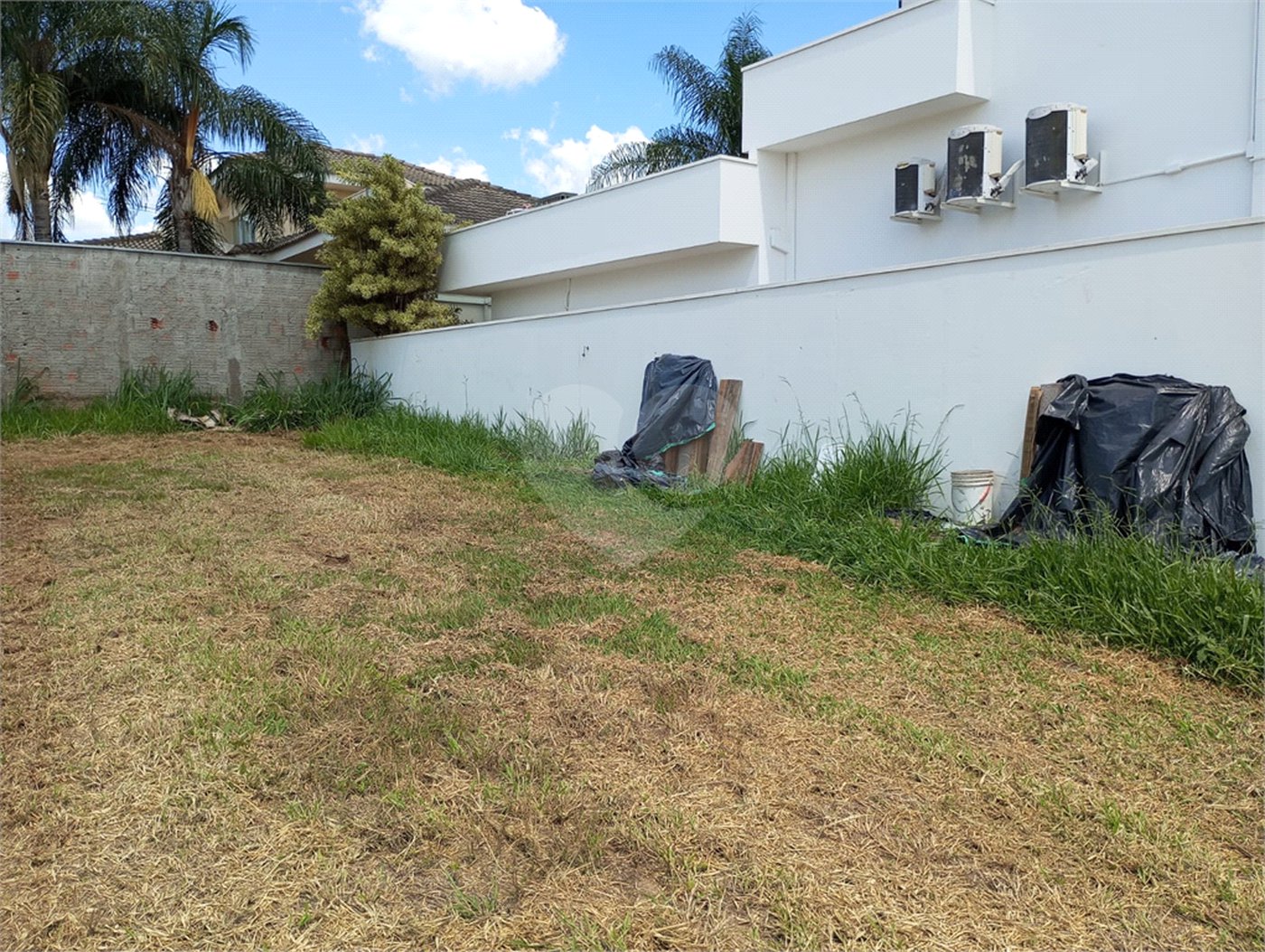 Terreno para venda no condomínio de alto padrão DAMHA II