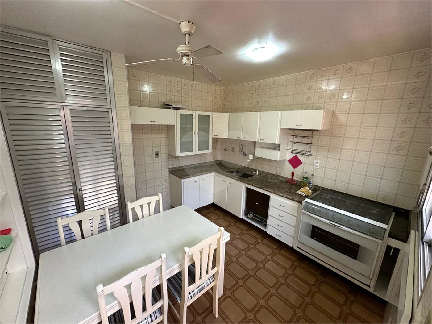 Casa à Venda no Bosque da Saúde com 271m², 3 Dormitórios, 1 Suíte e 4 Vagas