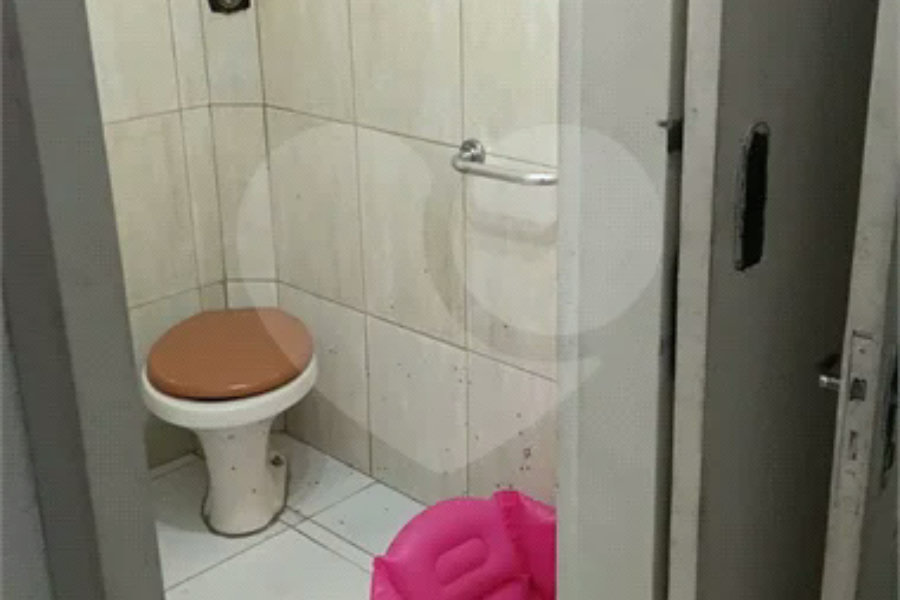IMÓVEL COM SOBRADO + OUTRA CASA NO TERRENO, ÓTIMA PARA RENDA OU FAMÍLIA GRANDE