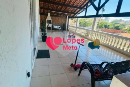 CASA A VENDA, NO BAIRRO JARDIM SATÉLITE, 3 DORMITORIOS 1 SENDO SUÍTE, 4VAGAS DE GARAGEM, SJC/SP