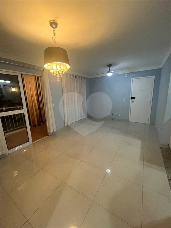 Apartamento 3 dormitórios no Avalon