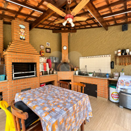 Sobrado com cinco quartos sendo 3 suites 4 vagas| R$ 3.300.000 no Alto da Boa Vista - São Paulo