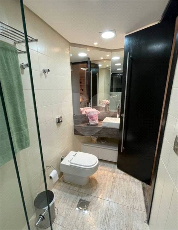 Apartamento LINDO reformado 4 dormitórios, sendo 2 suítes 1 mster, closet varandas integradas.