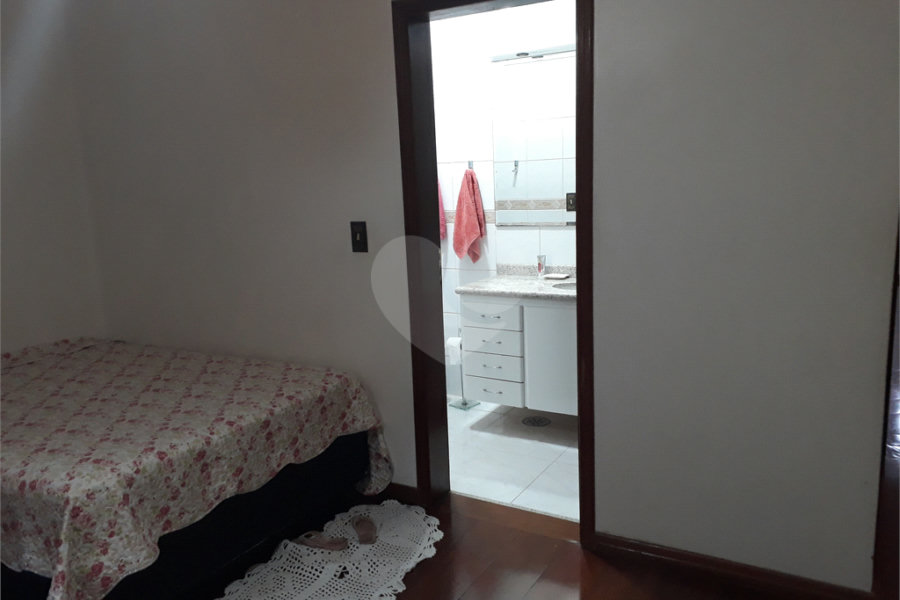 Mansão em condomínio, com 6 suites, e vagas para 15 autos....