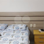 Casa térrea com 3 dormitórios, sendo 1 suíte.
