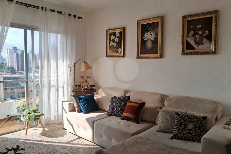 Prédio com portaria 24 horas, e lazer. Apartamento com 3 dormitórios, uma suíte, 2 vagas de garagem