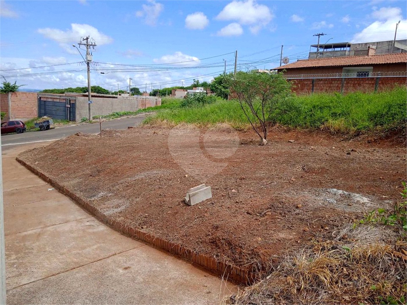 Terreno com 251,00 m² .